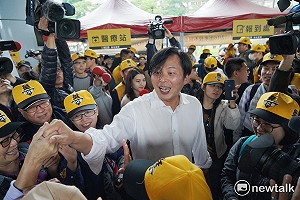罷免黃國昌投票 明凌晨起不得公佈民調 違者最重罰500萬
