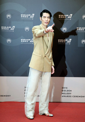 金曲獎今晚登場 老蕭「真空」深V露排骨胸上陣