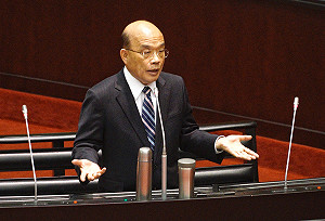 蘇貞昌批應永久限制退休將官赴中唱國歌 網一面倒喊支持
