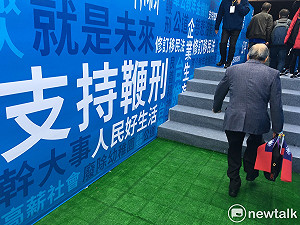 王金平選總統 競選看板斗大「支持鞭刑」