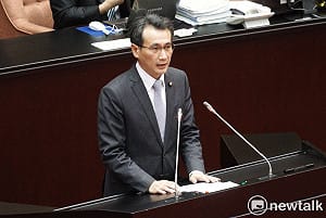 柯文哲稱「別因政治壓力將人免職」 鄭運鵬酸：怎麼一副暖男樣子
