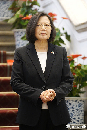 蕭徐行觀點》蔣中正上身，蔡英文會一人毀一黨嗎？