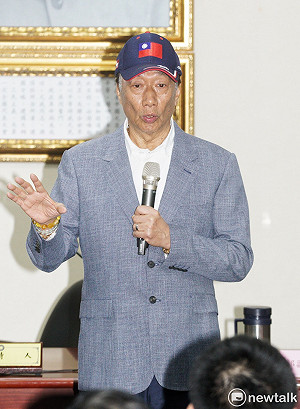 郭董民調大贏？北京學者吐槽：他需要柯、韓「接地氣」形象