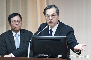 退將若赴中向五星黨徽敬禮 最重可罰停領終身俸