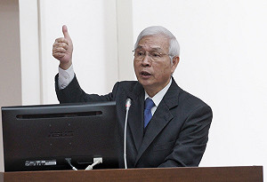 央行總裁楊金龍認為降息刺激有限 央行監事會下周宣布會否降息