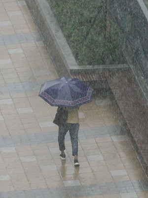 快訊》大雨特報！東南部地區需注意瞬間強降雨轟炸