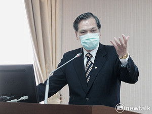 有跟國台辦通電話或LINE嗎？ 陳明通笑答：他們沒在用