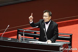 含高官在內第二類27萬人 僅330人打高端 他批：自己避之唯恐不及還叫民眾去打