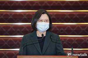 蔡英文下午抵台東 弔殉飛官羅尚樺 慰問羅中尉家屬