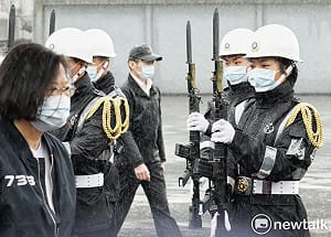 破除性別刻板印象！ 蔡英文：正如我們從未看過「男強人」3字