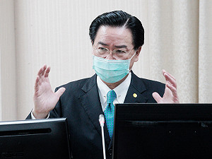 國民黨批謝志偉「邊舉國旗邊吐血」說 吳釗燮力挺：想著台灣有什麼錯？