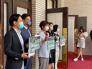 莫德納混打高端 招募受試者 蔡壁如痛批：陳時中到底是「笨」還是「壞」