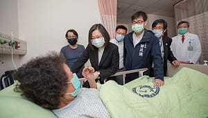 城中城大火傷者多為弱勢 高醫大董座：負責健保以外的醫藥費