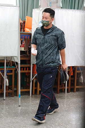 罷免案投票所出狀況？李雨蓁「拜託去監票」選委會回應了