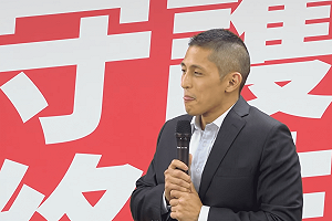吳怡農忘詞、頻舔嘴唇 游淑慧狠酸：腦容量不夠？