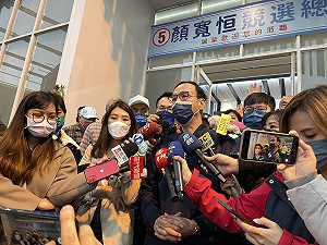 朱立倫探望顏清標後 怒批總統、副總統不顧疫情 到台中輔選