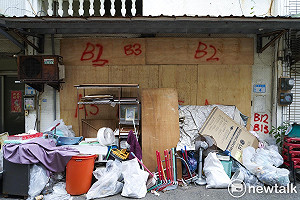 現場直擊》桃機第三跑道安遷戶遭棄置垃圾影響點交 居民盼民航局同理心把關