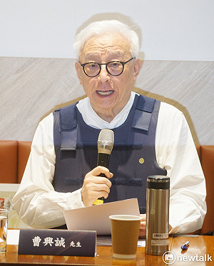 曹興誠「蚊蟲肆虐」諷台灣亂象 矢板明夫同感：堅持自己想說的話