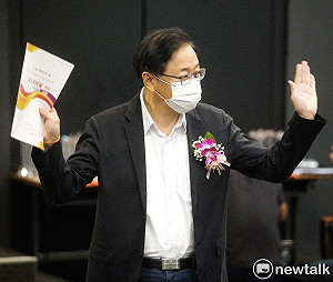 張善政被爆抄襲NCC報告「身價翻17倍」 林俊憲狂酸：抄之鍊金術師 股神都望塵莫及