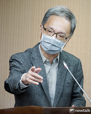 高端補件快速通關遭質疑！薛瑞元無奈：快也唸、慢也唸