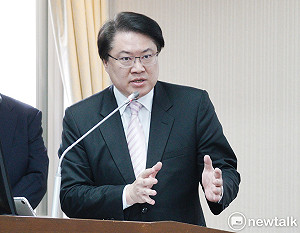 不動產贈與及遺產登記 林右昌 : 即日起免附紙本稅單證明書