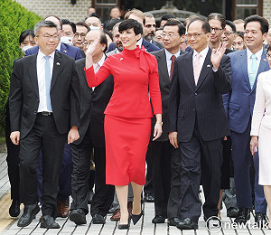現場直擊》捷克國會議長艾達莫娃訪立院 美麗丰采迷倒眾生