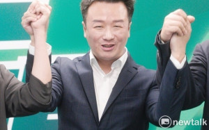 有機會戰勝六連霸林德福！黃暐瀚分析「不藍不綠」是李正皓致勝關鍵       