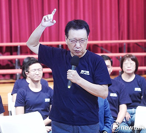 趙少康「趙謠」屢被成大學生打臉 媒體人：露出了濃濃的老人臭