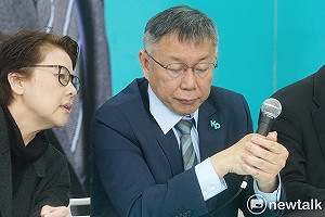 民眾黨尾牙 館長、愛莉莎莎、黃承國現身！立院龍頭挺誰？ 柯文哲避答
