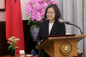 蔡英文聖誕PO文破9萬讚 同框毛孩「祝福台灣一切順遂」