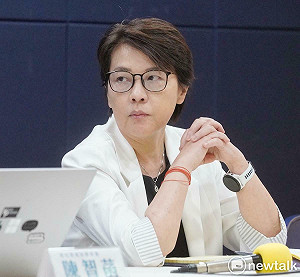 黃珊珊稱「容獎20％」全國一致 吳靜怡直指硬辯：所有柯案的完美相關人