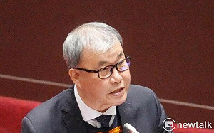 教育部長鄭英耀傳2度向卓榮泰請辭 ｢賴清德親自致電慰留打消辭意｣