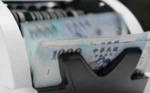 央行出手了？一度見「28」字頭 台幣終場轉貶1.5分、收29.18元