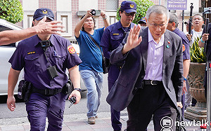 柯文哲政治獻金爭議再起　林智群：阿北陷「父子騎驢」兩難