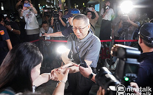 民調：一年過去對柯文哲好感者微增百萬人、民眾黨支持度1成4