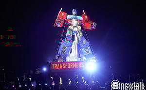 AIT首參與台北燈節　花博10米變形金剛主燈點亮