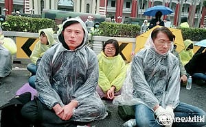黃國昌暗指勞基法抗爭遭背叛   他踢爆：當年下驅逐令的人是你口中「老大」柯文哲！