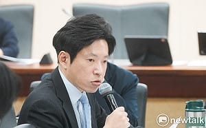 楊珍妮「停職」遭藍委質疑　張惇涵：政務人員只有去跟留