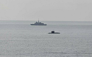 一路「浮」回家? 俄基洛級潛艇新羅西斯克號出狀況 歐多國「接棒」監控