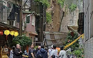 新北新店大片擋土牆崩落! 社區91人提前撤離