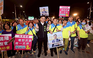 初選倒數續走基層    賴瑞隆誓當「魄力市長」接棒陳其邁