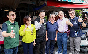 初選啟動登記前回歸初衷   菜市場之子賴瑞隆回到最熟悉地方拜票