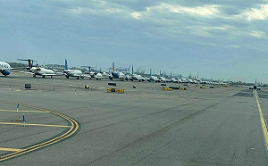 政府關門衝擊！全美2,700航班取消  感恩節旅遊旺季班機恐「幾乎停擺」