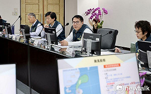 鳳凰颱風接近台灣　黃偉哲召開防颱整備會議積極防範因應