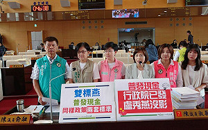 全民開始領1萬  綠營批：盧秀燕要中央舉債、地方卻拒絕普發