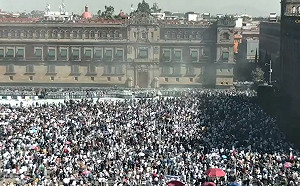 (影) 墨西哥Z世代衝入總統府! 不滿毒販囂張槍殺緝毒官員 爆發全面衝突