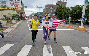 美生命鬥士Brad Kelley挑戰1130公里極限鐵人  陳亭妃陪跑最後一圈：台南為勇氣喝采