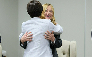 兩位女性領導人G20峰會相見歡！高市與梅洛尼擁抱回應  和李強沒互動