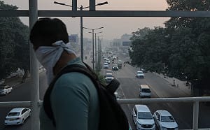 醫院爆滿、幼兒咳不停！印度德里空污惡化 空品超出WTO標準20倍