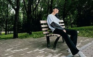 國際串連！于朦朧紀念長椅「英法澳」遍地開花  全球連署破70萬人